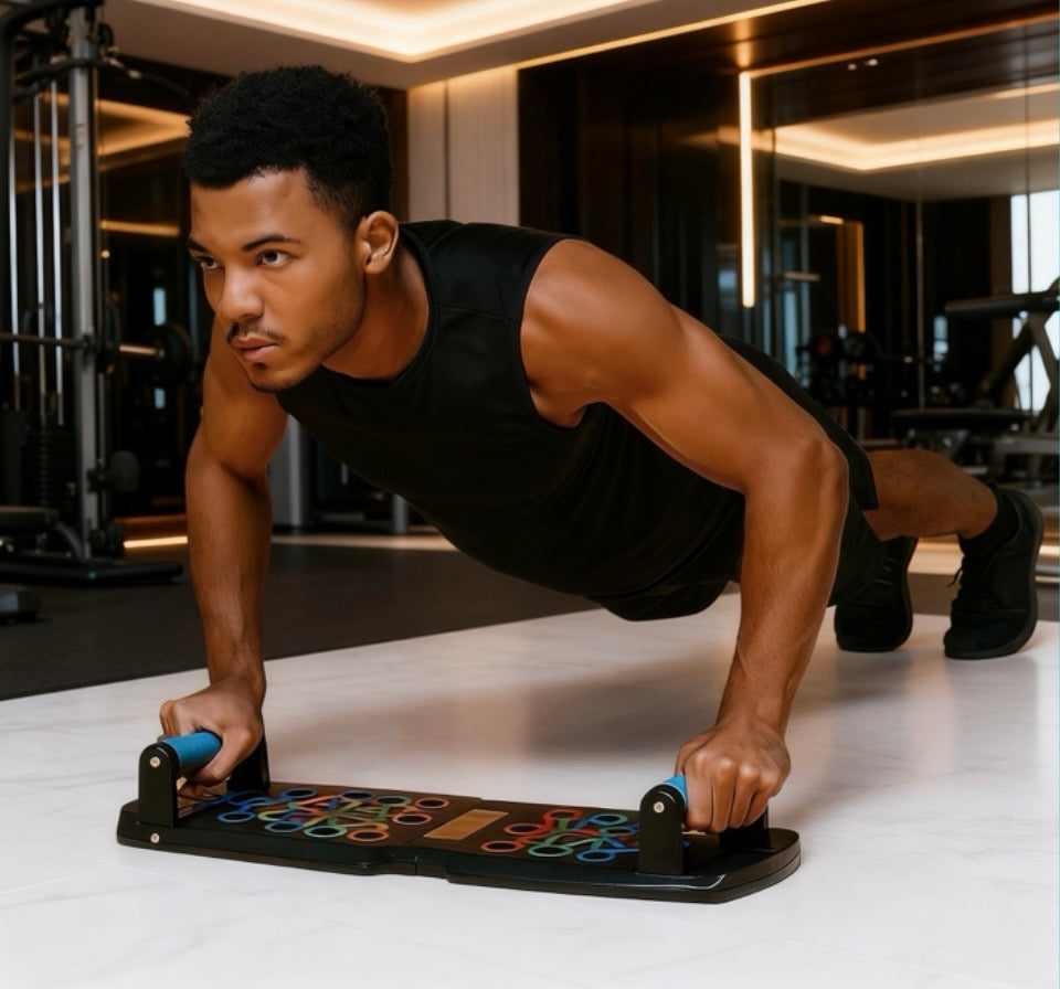 Homme utilisant la planche à pompe MoveForce dans une salle de sport moderne